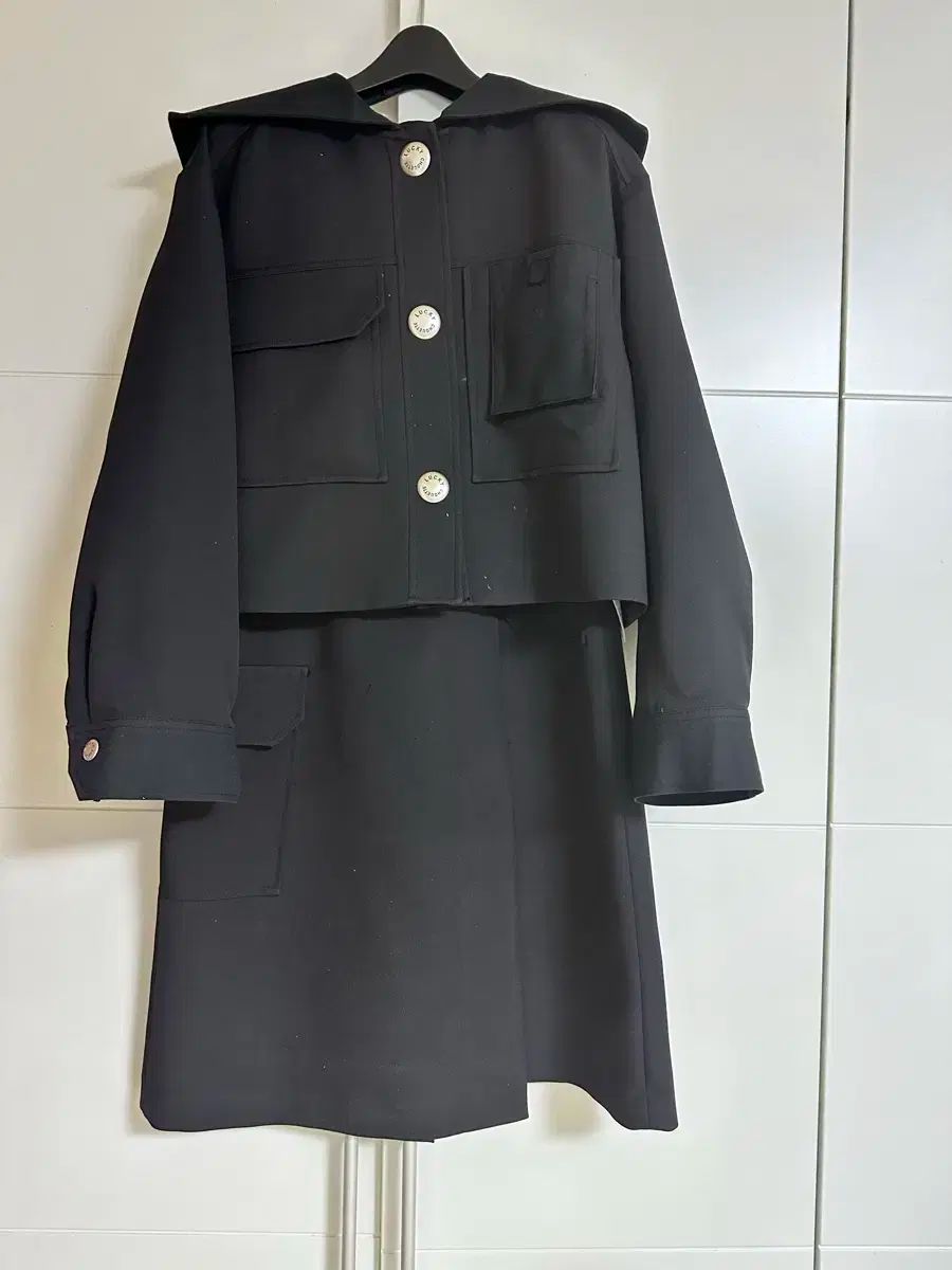 ラッキーシュエトゥ セットアップ ジャケット＋スカート