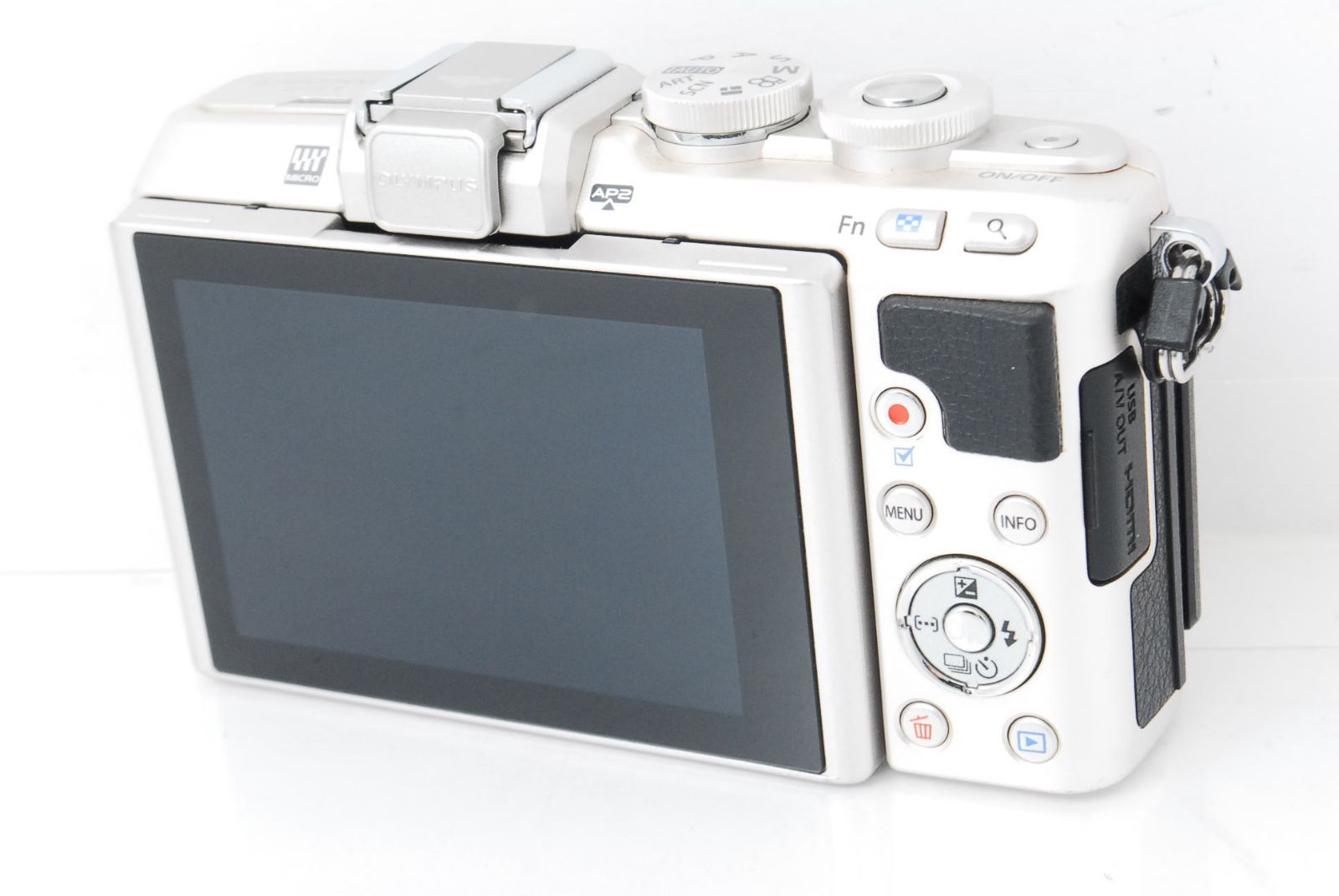 ❤️高級感あふれるデザイン♪Wi-Fi搭載＆自撮り機能☆オリンパス E