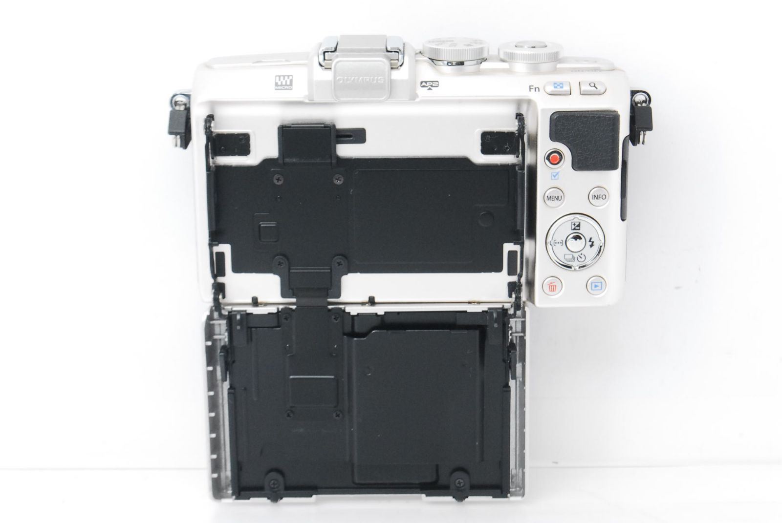 ✨極美品✨オリンパス E-PL7❤️Wi-Fi&自撮り❤️ショット数4,808！ ❤️高級感あふれるデザイン♪Wi-Fi搭載＆自撮り機能☆オリンパス E