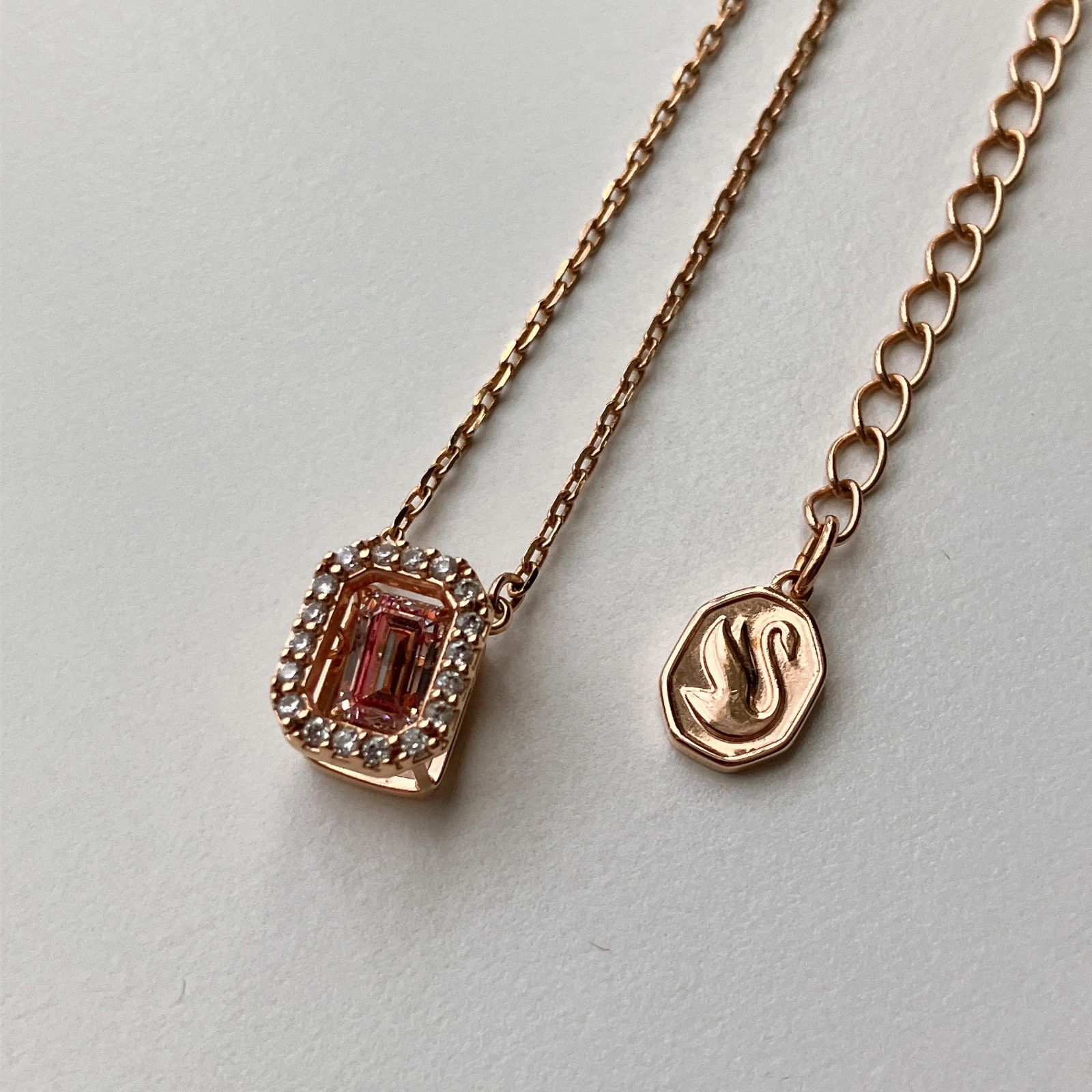 SWAROVSKI Millenia ピンク ペンダント ネックレス - メルカリ