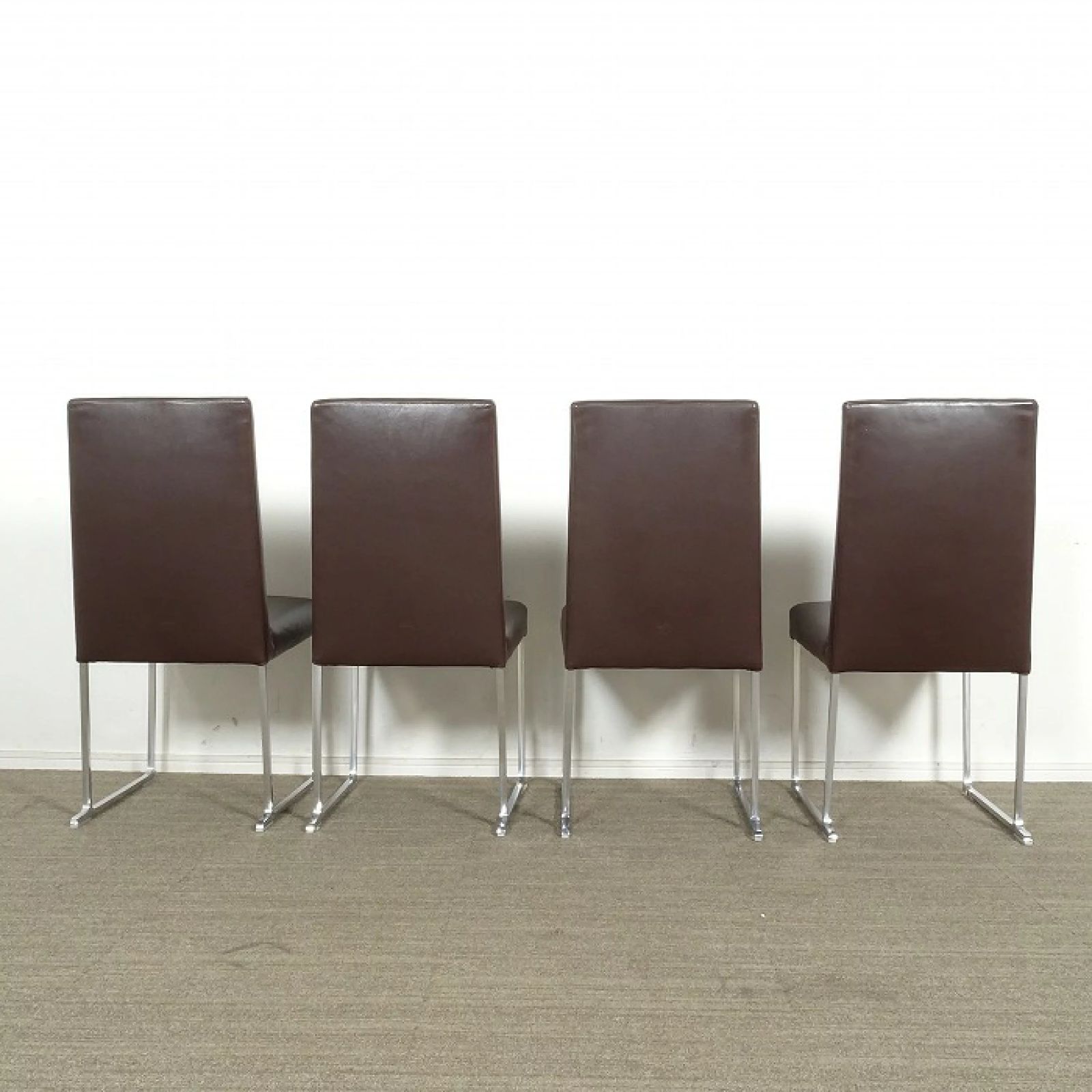 ◾︎SELUNO◾︎ 展示 B-B ITALIA ビーアンドビー イタリア SOLO ソロ アームレスチェア 4脚セット 本革 100万 v788 MARWIL-DEMENAGEMENTS_CH