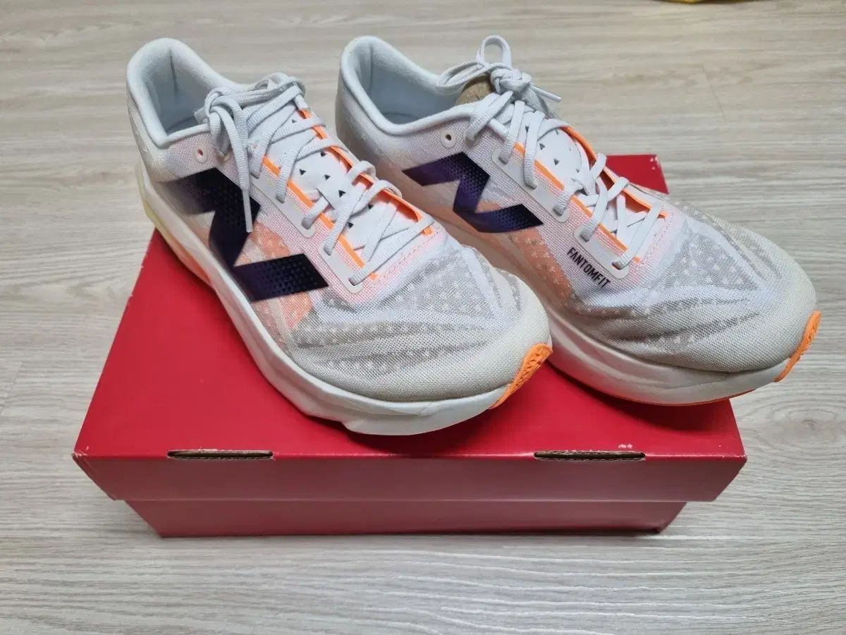 270 ニューバランス フューエルセル エリート v4 カーボン ランニングシューズ