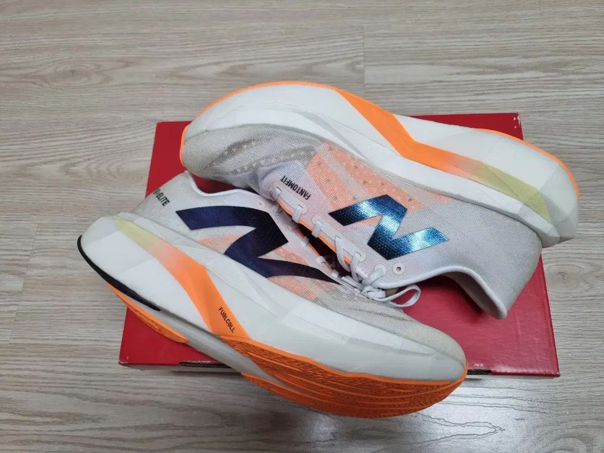 270 ニュー ンス フューエルセル エリート v 4 カーボン ランニングシューズ