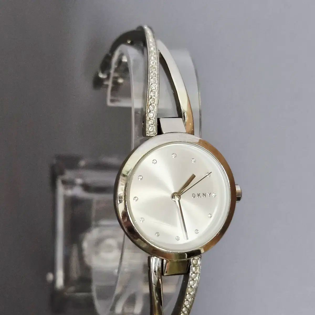 DKNY クロスウォーク