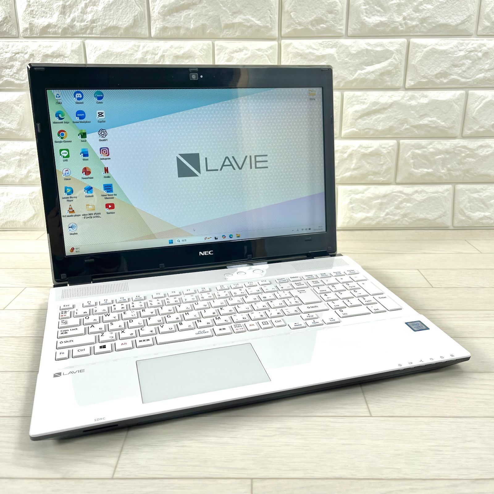 すぐ使える第7世代i7搭載のNECノートパソコン。クリスタルホワイト すぐ使える第7世代i7搭載のNECノートパソコン。クリスタルホワイト