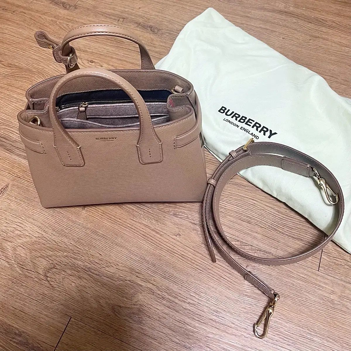 バーバリー ハウスチェック ニュー バナーバッグ キャメル スモール