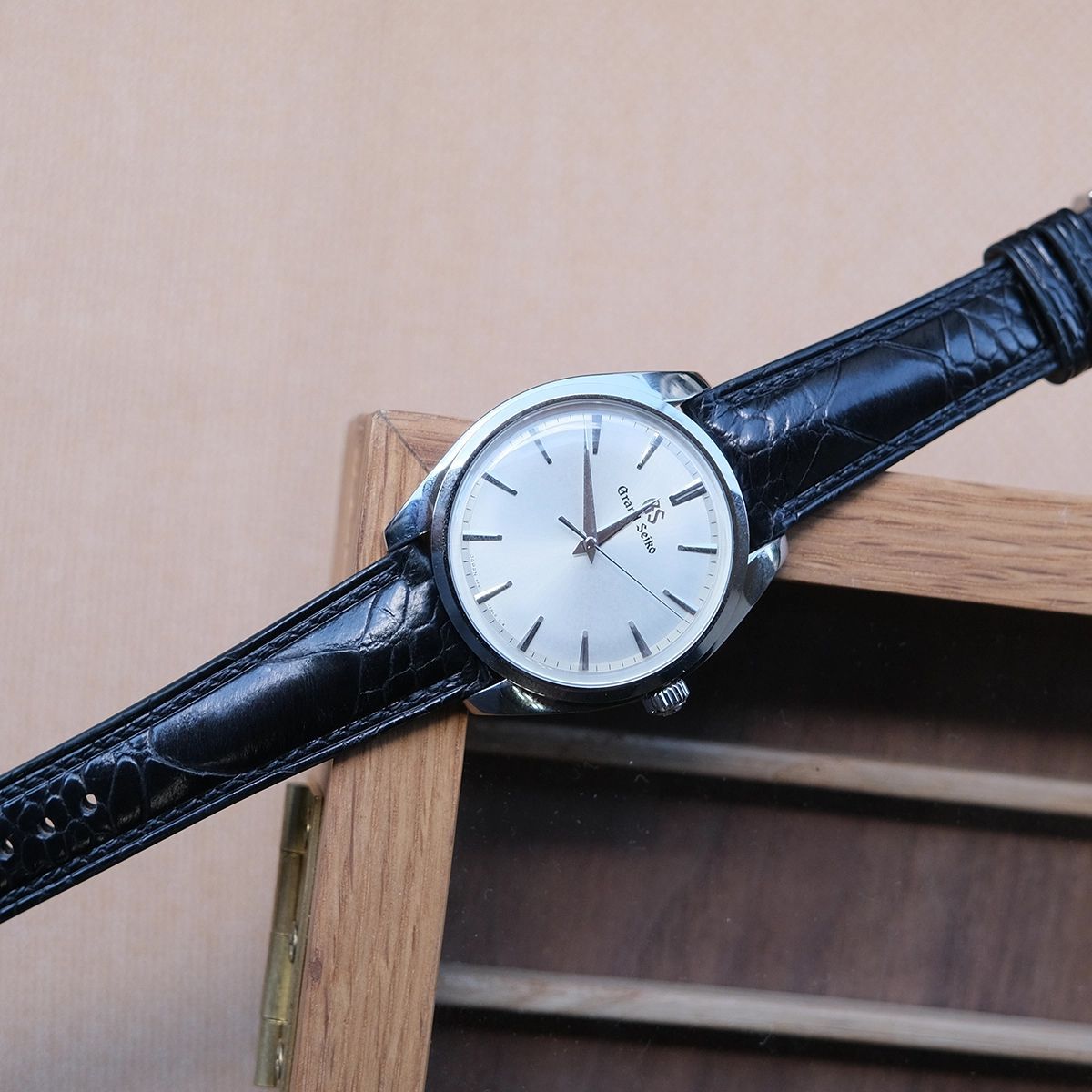 腕時計ベルト革 ダチョウ革 オーストリッチレッグ 本革 時計ベルト 時計バンド 凹凸型 弓カン 特殊形状 9mm ~ 29mm 交換用工具付