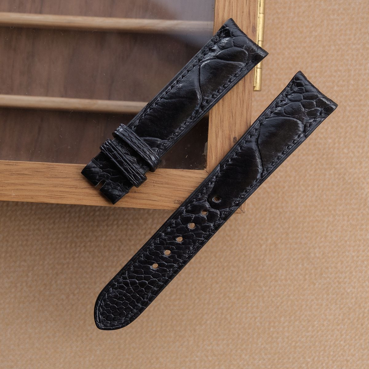 腕時計ベルト革 ダチョウ革 オーストリッチレッグ 本革 時計ベルト 時計バンド 凹凸型 弓カン 特殊形状 9 mm 29 交換用工具付