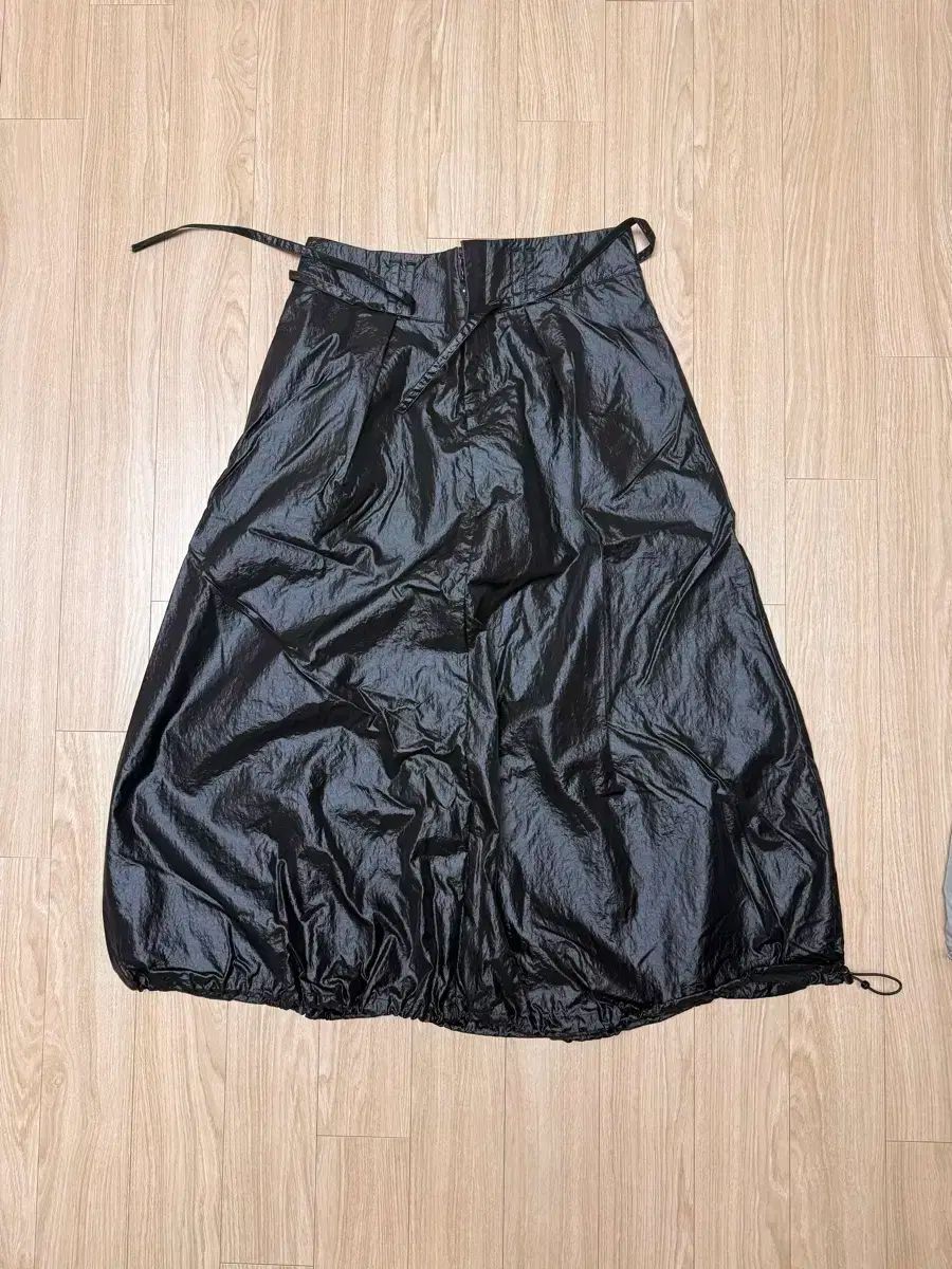 宇田川 あこシャーリングスカート ブラック