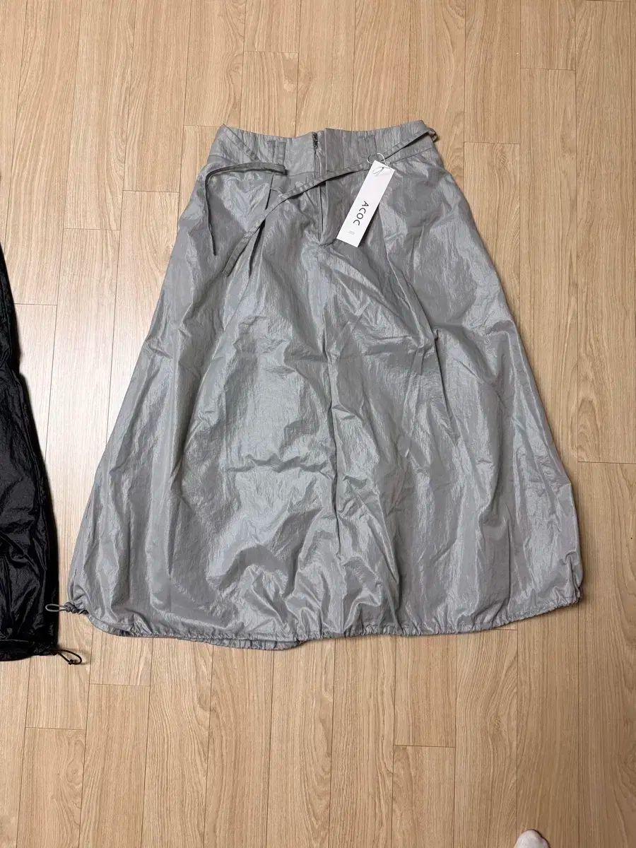 アコク シャーリング スカート グレー