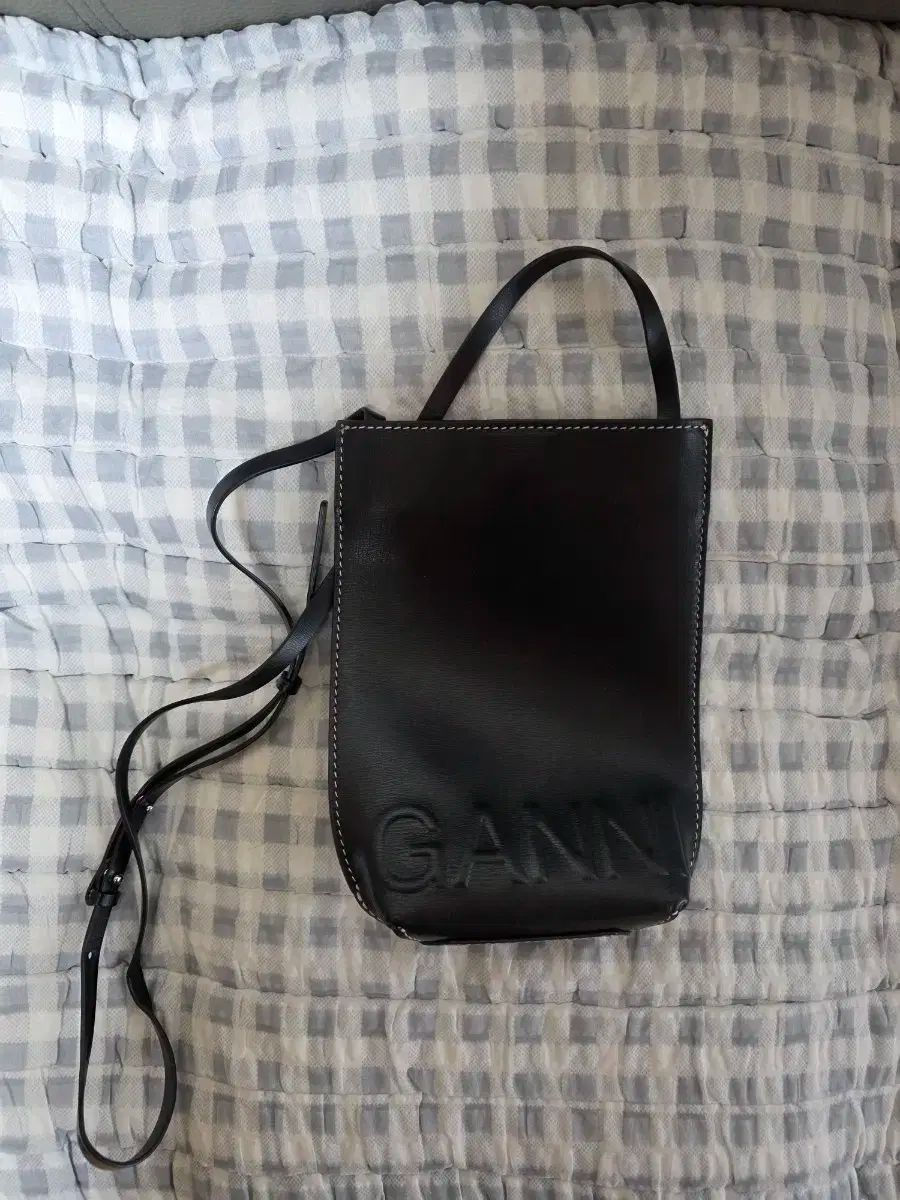 GANNI ロゴ ミニ クロスバッグ