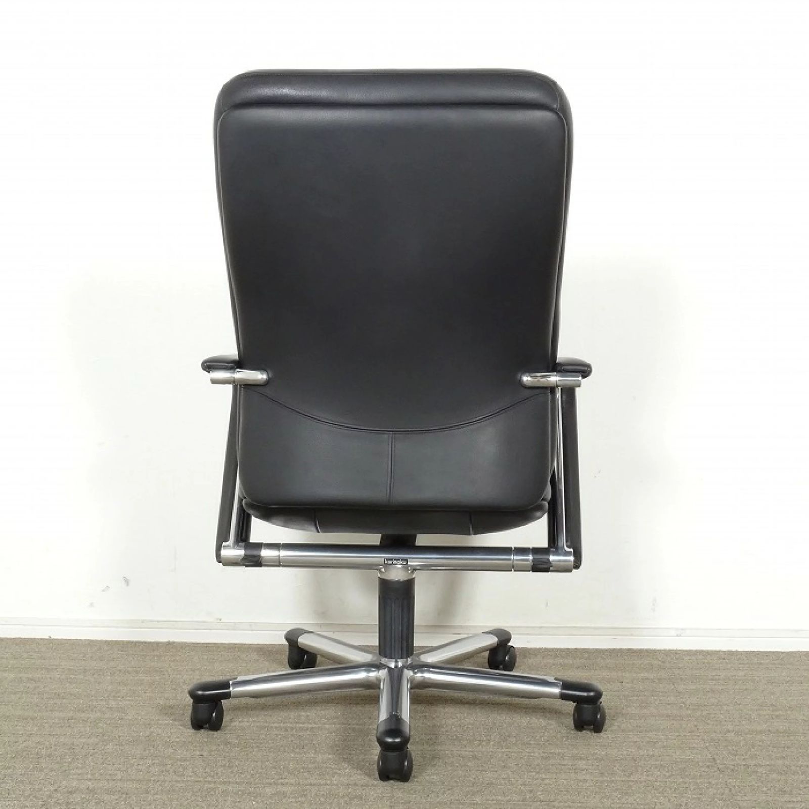 ◾︎SELUNO◾︎ 展示 karimoku カリモク家具 デスクチェア XG9550 黒本革 31万 v796 MARWIL-DEMENAGEMENTS_CH