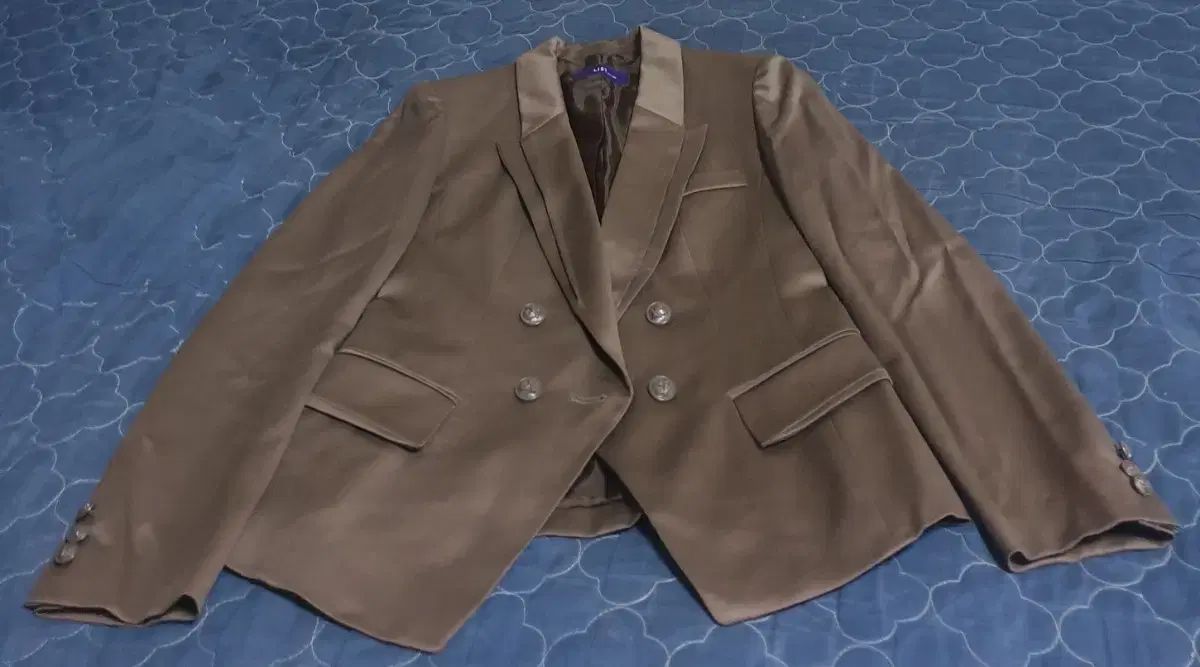 クロップド スーツ