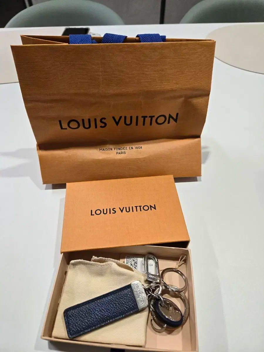 ルイヴィトン キーホルダー バッグチャーム