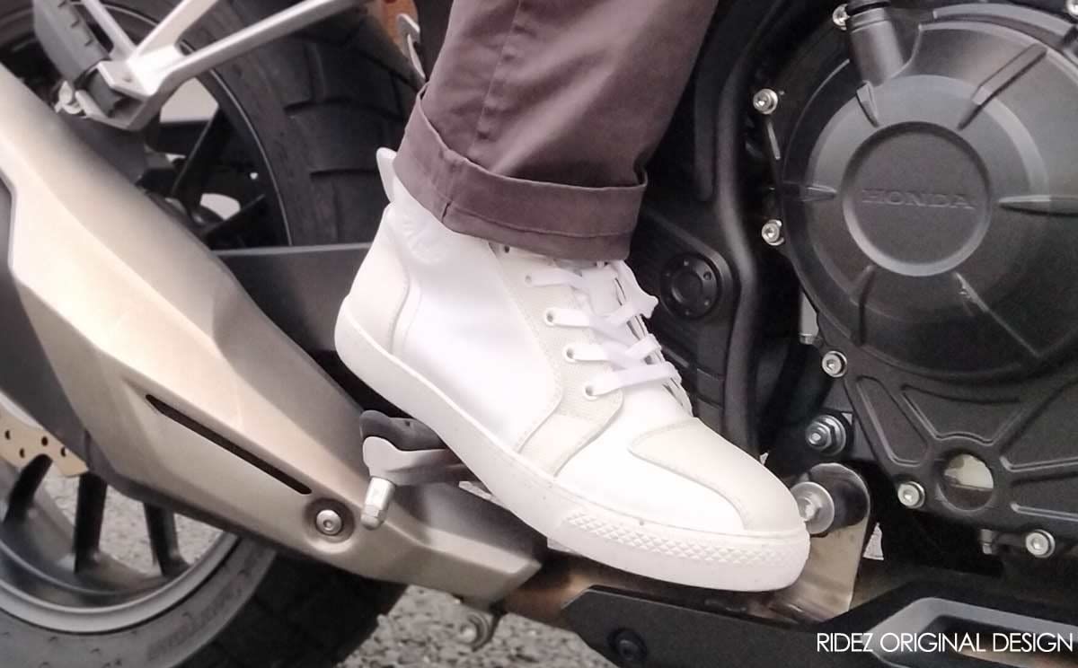 バイク スニーカー