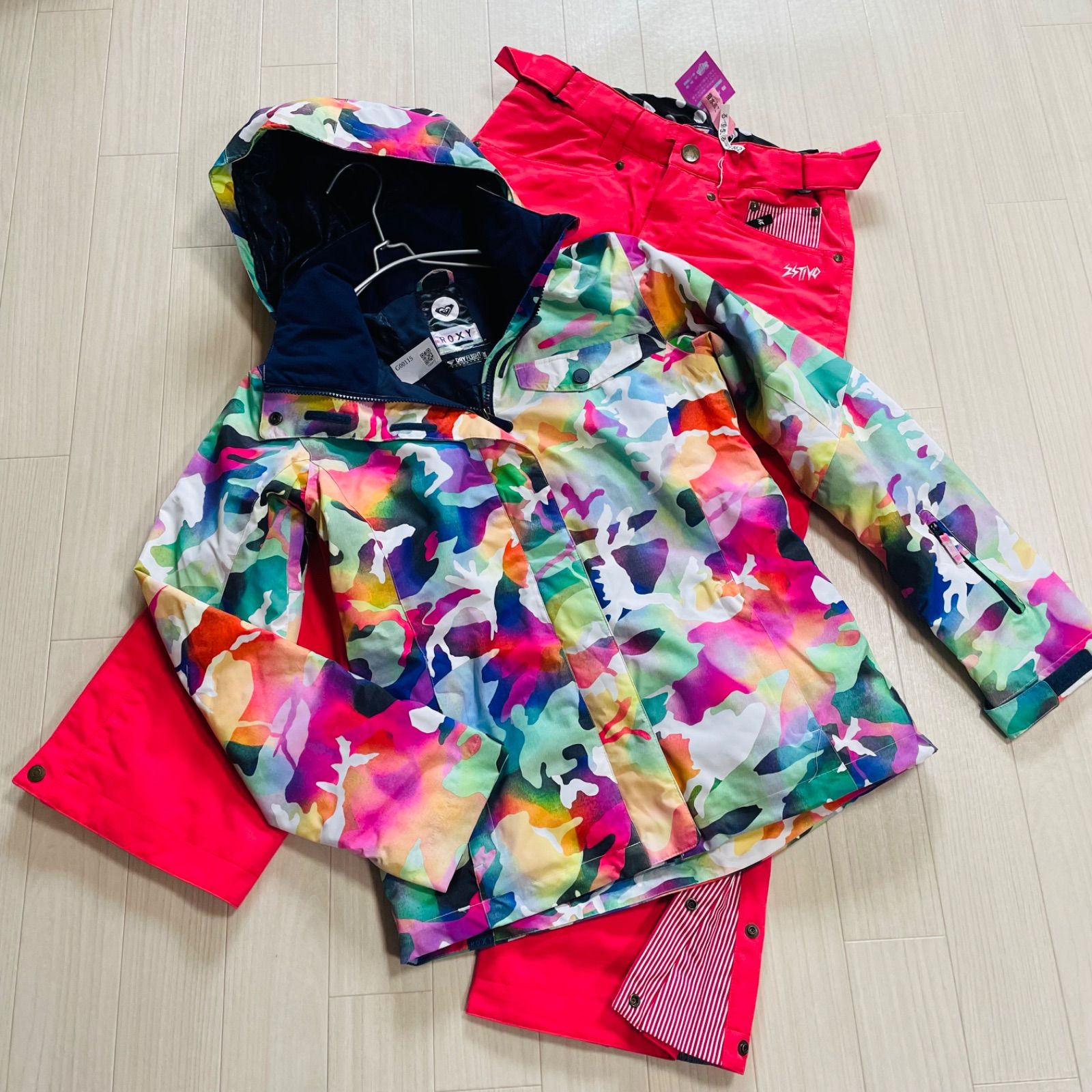 ロキシー スキーウェア 上下 セットアップ レインボー マルチ 蛍光ピンク ショッキングピンク フード 迷彩 長袖 秋冬 レディース L相当 マルチ G0115