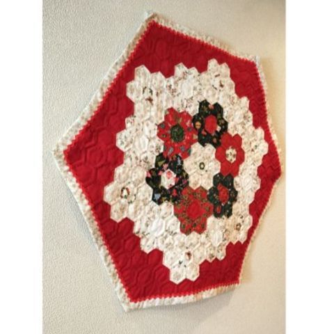 ヘキサゴンパッチワークキルトの🎄クリスマスタペストリー(約66cm㎝×78