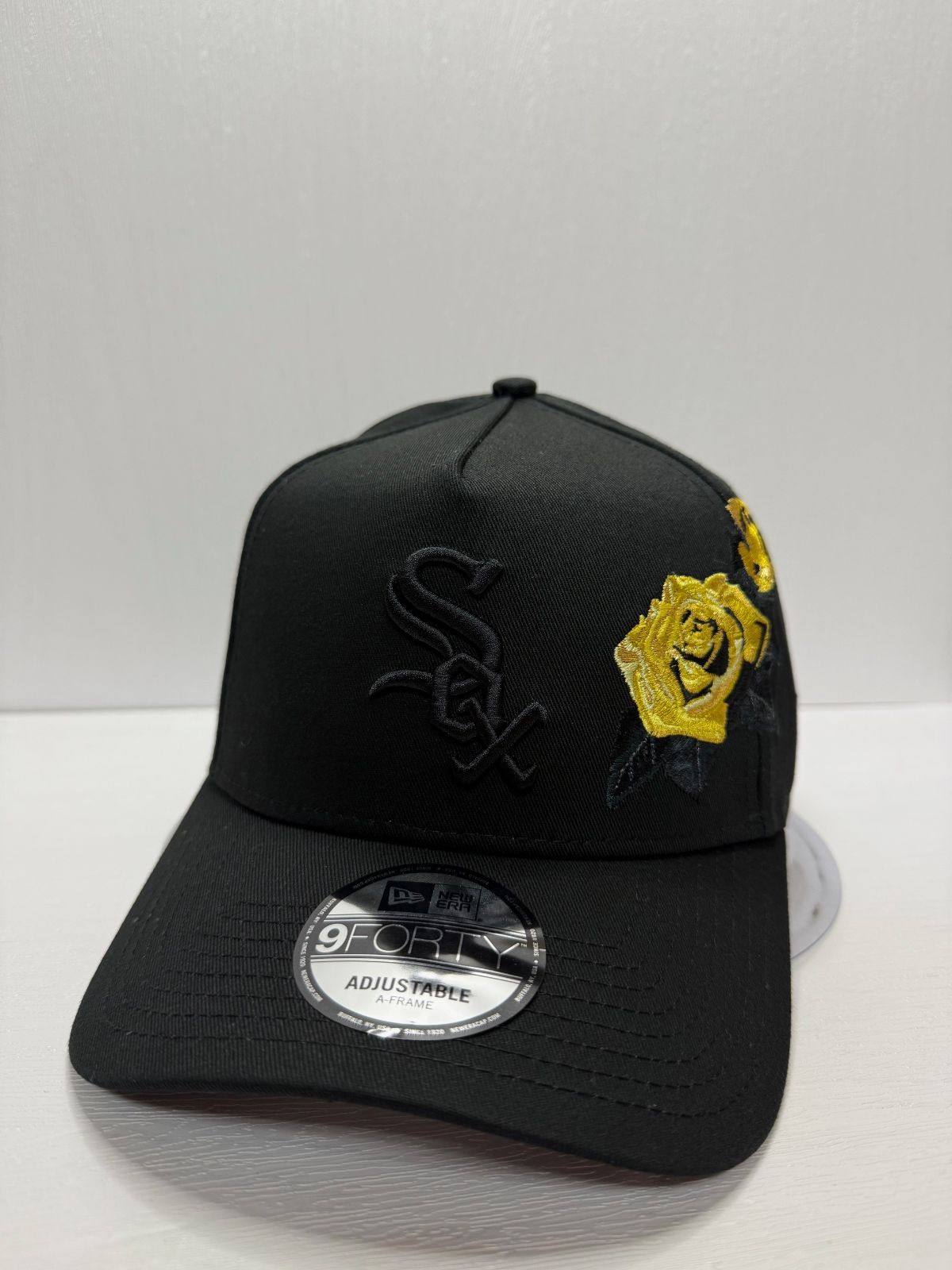 Newera シカゴホワイトソックス ローズ刺繍 9forty A-FRAME スナップバックキャップ ブラック