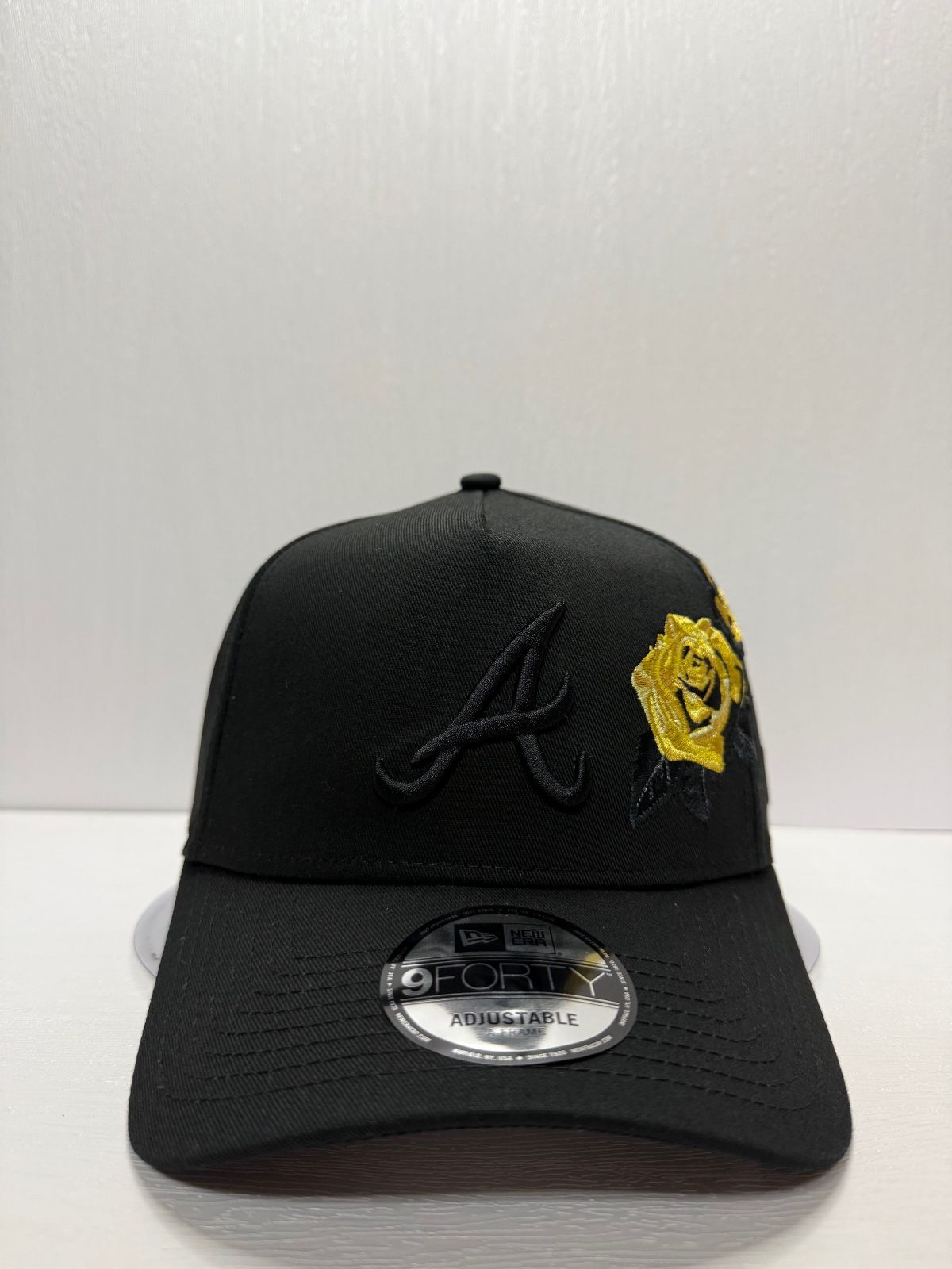 Newera アトランタブレーブス ローズ刺繍 9 forty A-FRAME スナップバックキャップ ブラック