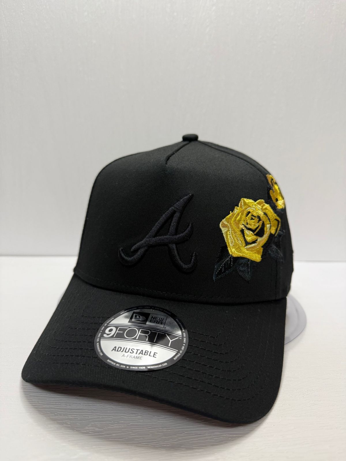 Newera アトランタブレーブス ローズ刺繍 9forty A-FRAME スナップバックキャップ ブラック