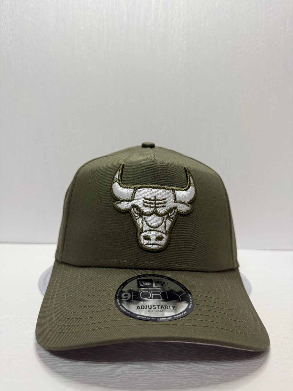 Newera シカゴブルズ 6×チャンピオンズ 9 forty A-FRAME スナップバックキャップ オリーブ
