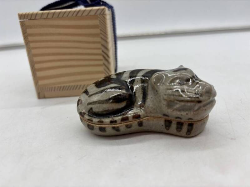 人気ブランドも多数！ 唐津 香合 昭和丙寅 トラ 重要無形文化財 十三代 中里太郎右衛門造 共箱