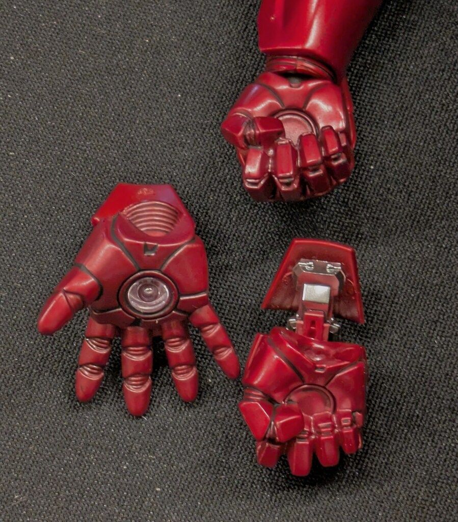 ホットトイズ DIECAST アイアンマン・マーク7（ブラック＆ゴールド版