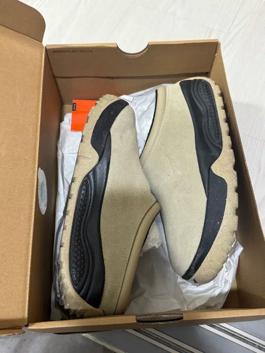 ナイキ ACG ルー ライムストーン アンド ブラック