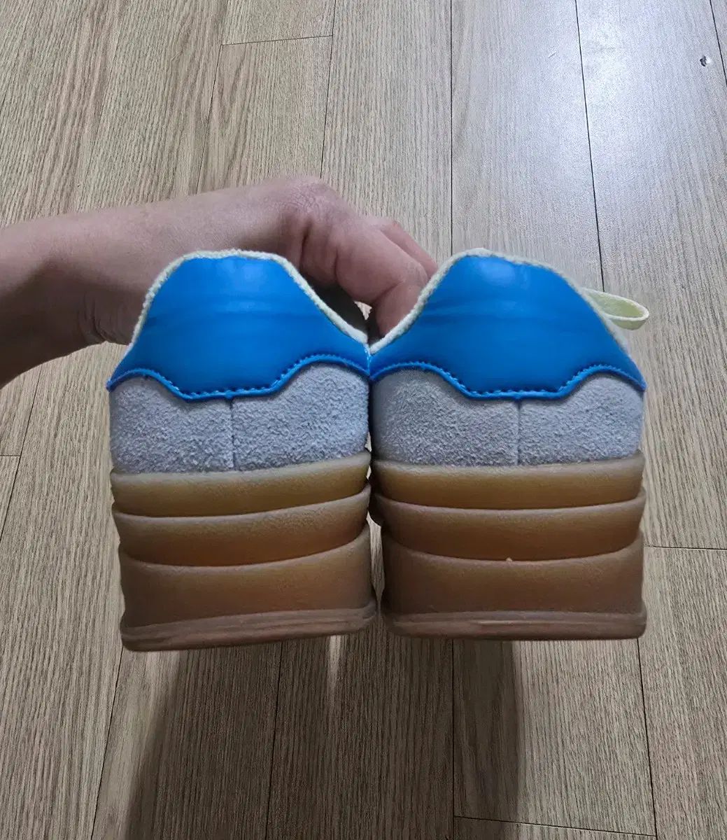  アディダス ガゼルボールド スニーカー 220 その他 靴