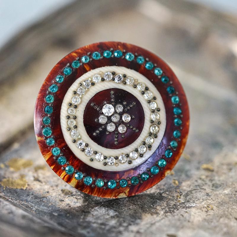 ベークライトにラインストーンが一杯のボタンブローチ1940年代頃W4.4cm ga-1238