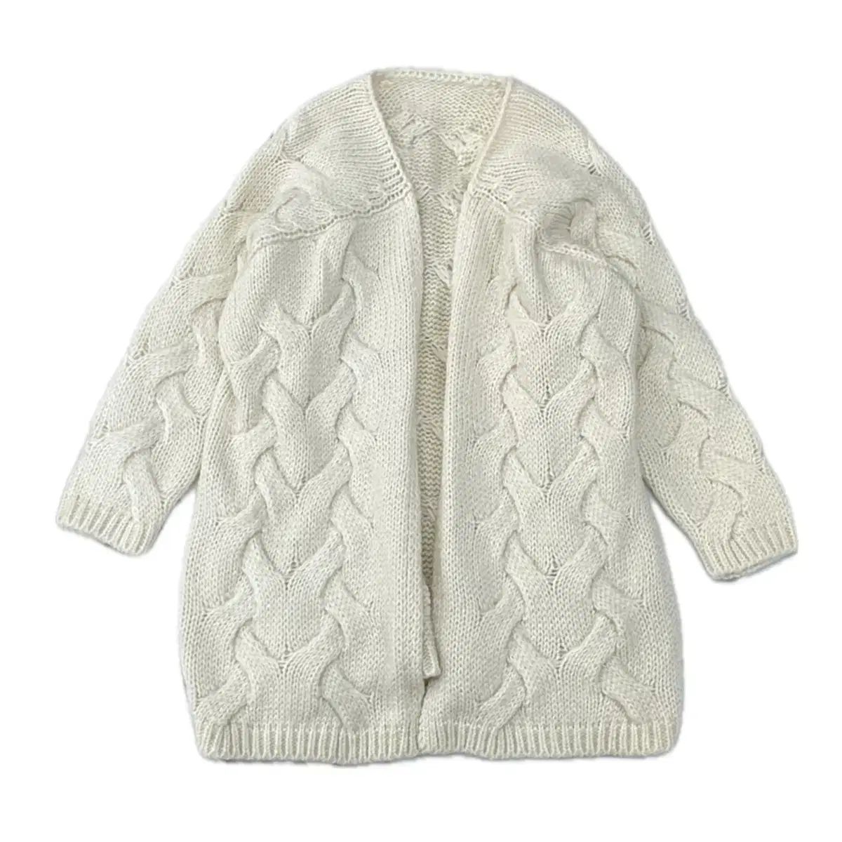 デート ケーブルニット