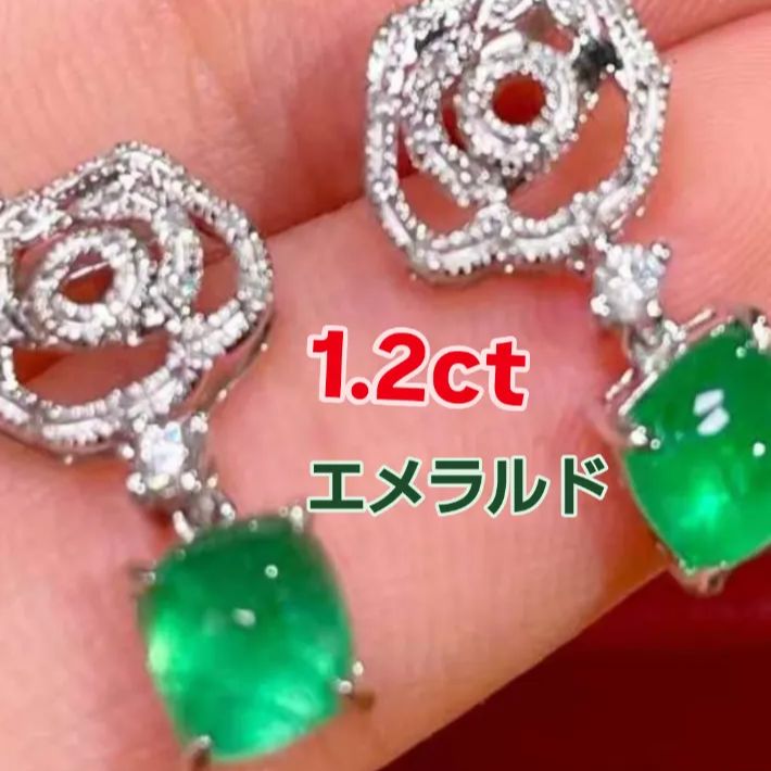 1.2ct ヴィヴィッドグリーン エメラルド カメリア＆バタフライピアス 3 春の羽ばたき―― 1.2カラットが咲かせる ツバキと蝶の舞