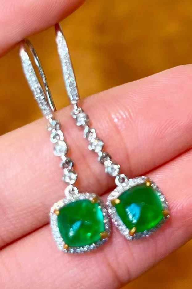 こんなモデルもご提供中！ 2.25ct ヴィヴィッドグリーン エメラルド ピアス 揺れる氷の緑―― 2.25カラットが奏でる 軽やかな輝き 新品続々入荷中！