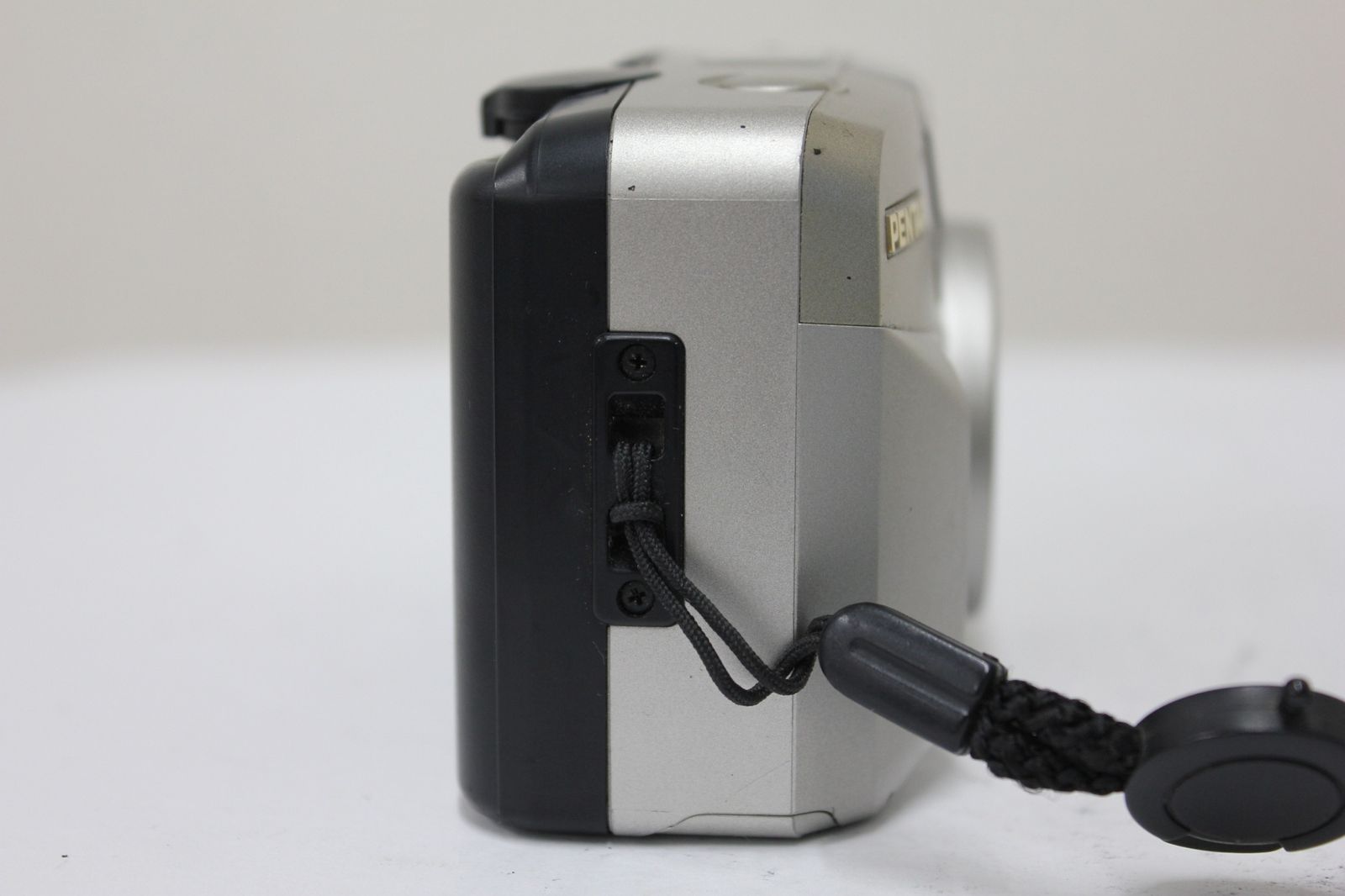 コンパクトカメラ e