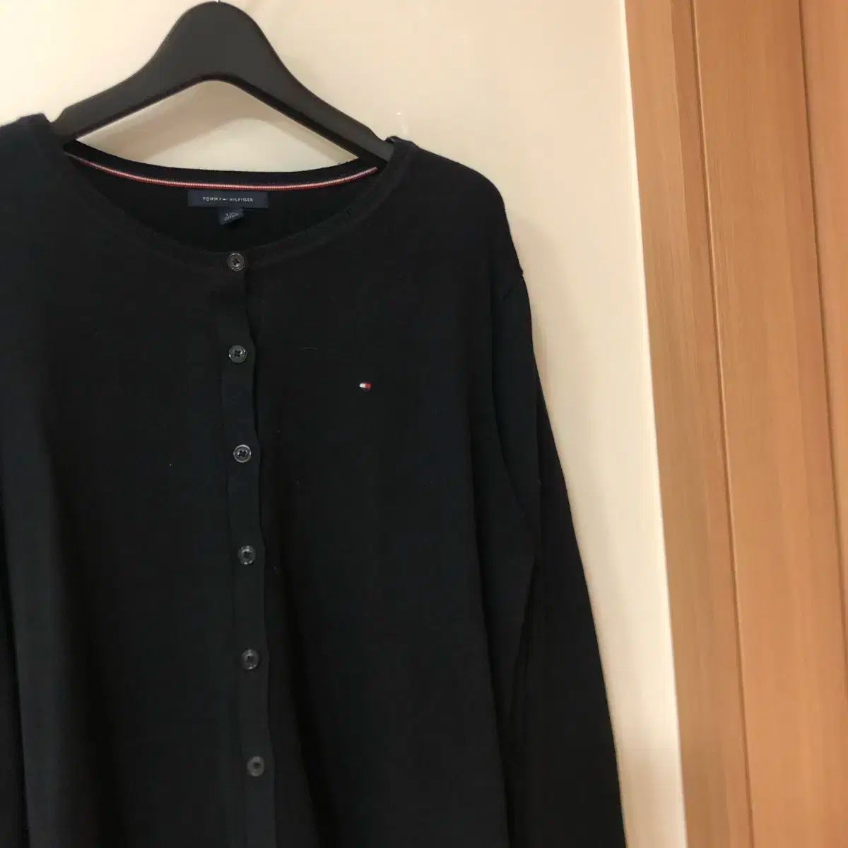 L トミーヒルフィガー Tommy Jeans ラウンドネックニットカーディガン マネー風 ブラック コットン 通勤ルック