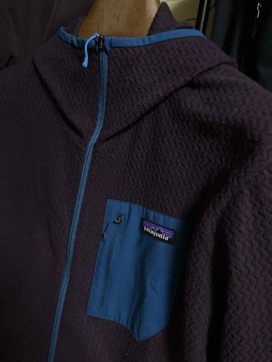 パタゴニア R 1 エア WHO フーディー あり XXL 写真 左側 ゴー