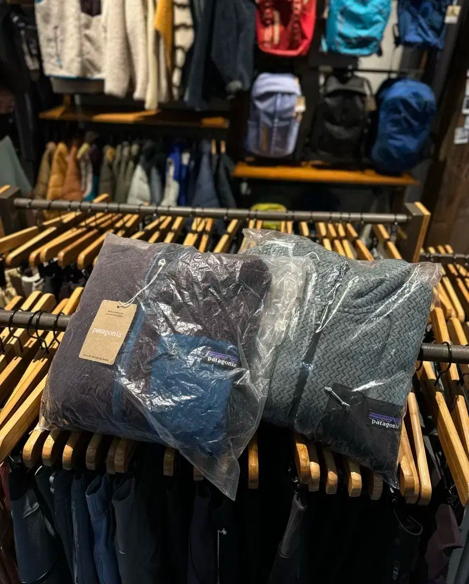 パタゴニア R1 エア WHO フーディー あり XXL 写真 左側 ゴー