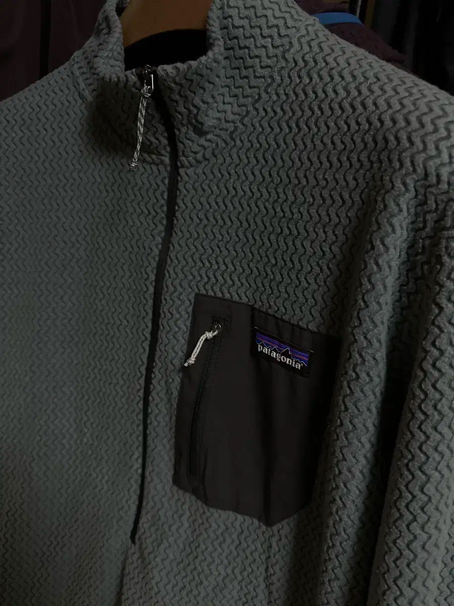 パタゴニア R 1 エア フーディー ない XXL 写真 右側 の