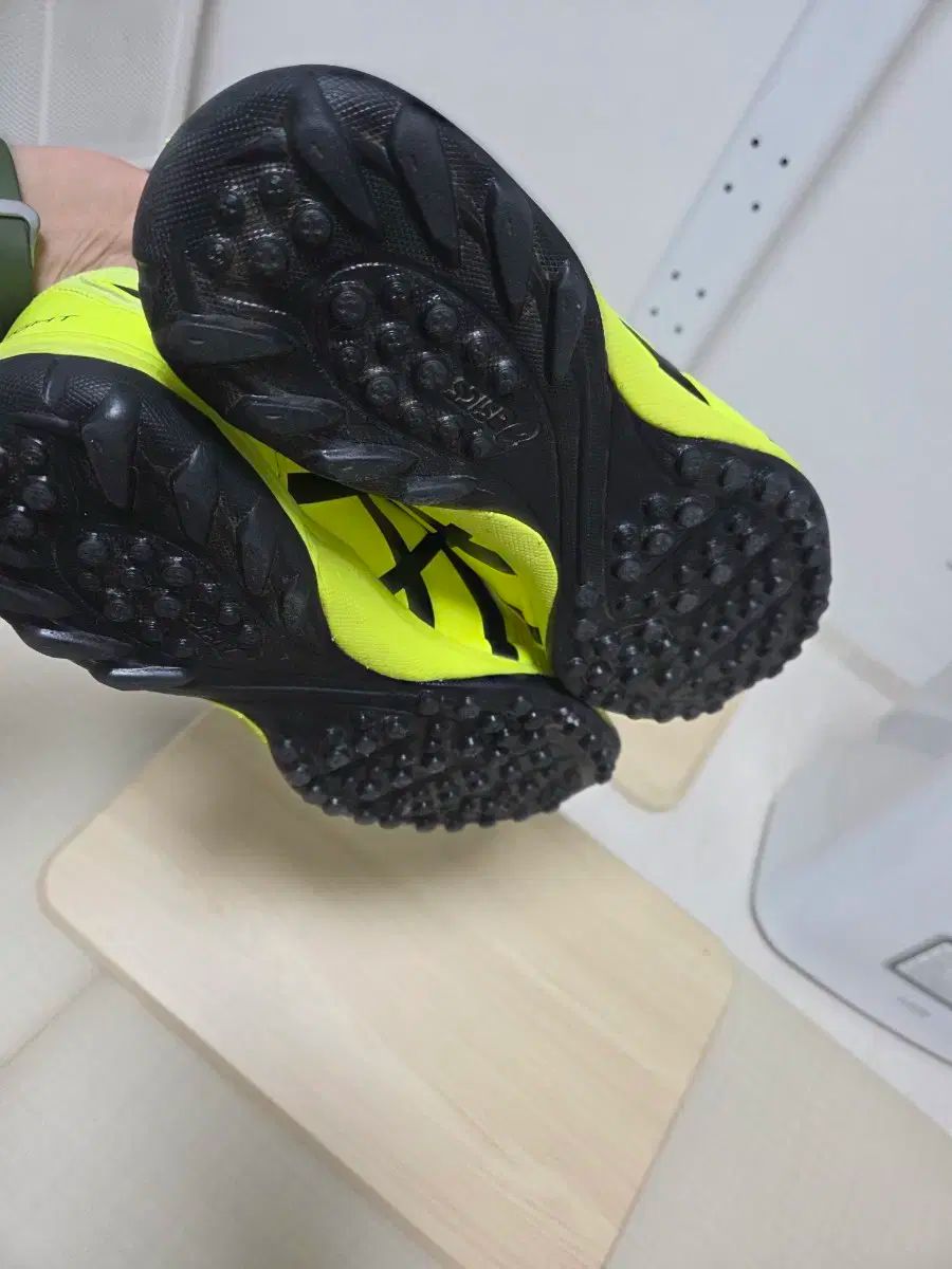 蛍光 サッカーシューズ