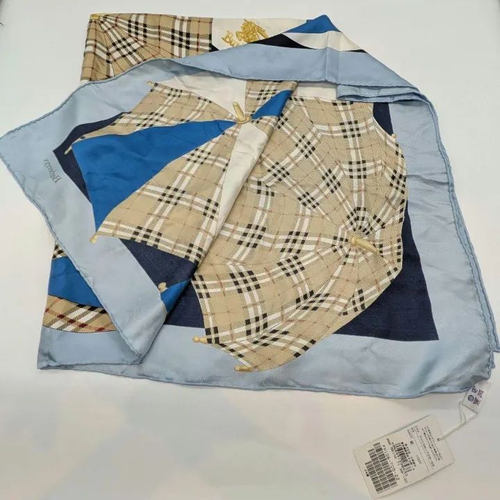新品ダグ付き✨バーバリー　Burberry 大判　ノバチェック　シルク　スカーフ 新品ダグ付き✨バーバリー Burberry 大判 ノバチェック シルク