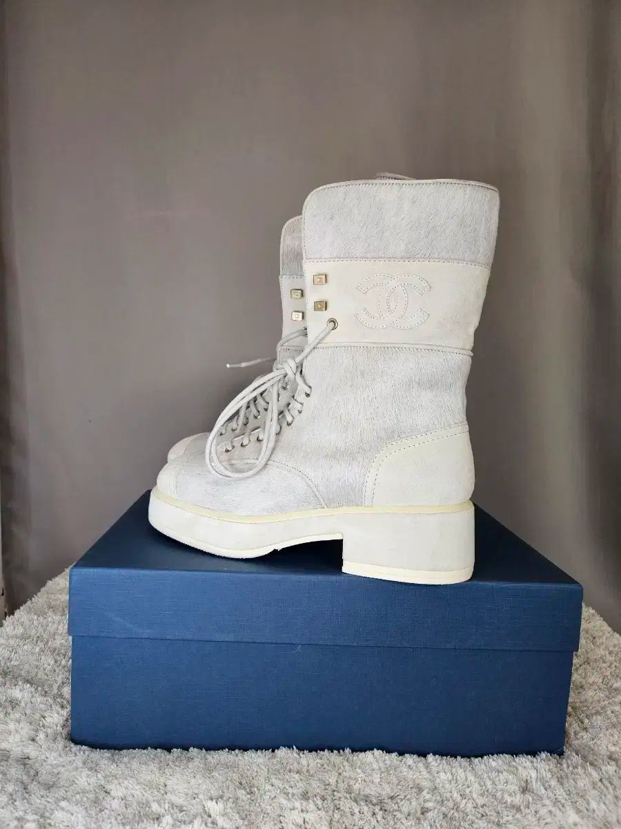 シャネル ファー トリミング レースアップ ブーツ