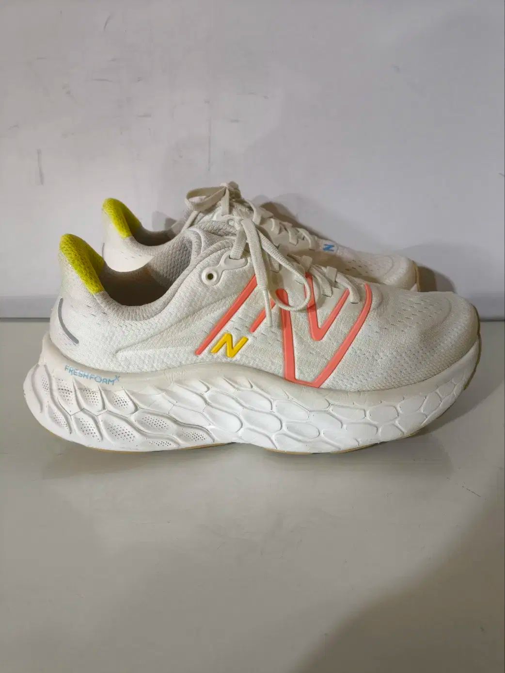 250 mm ニュー ンス フレッシュフォーム X モア V 4 ランニングシューズ