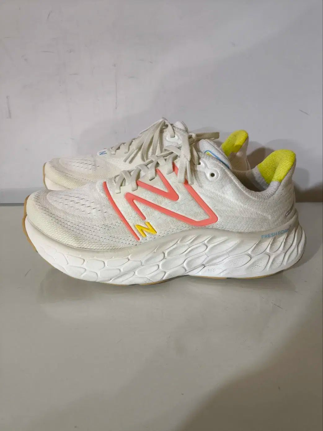 250mm ニューバランス フレッシュフォーム X モア V4 ランニングシューズ