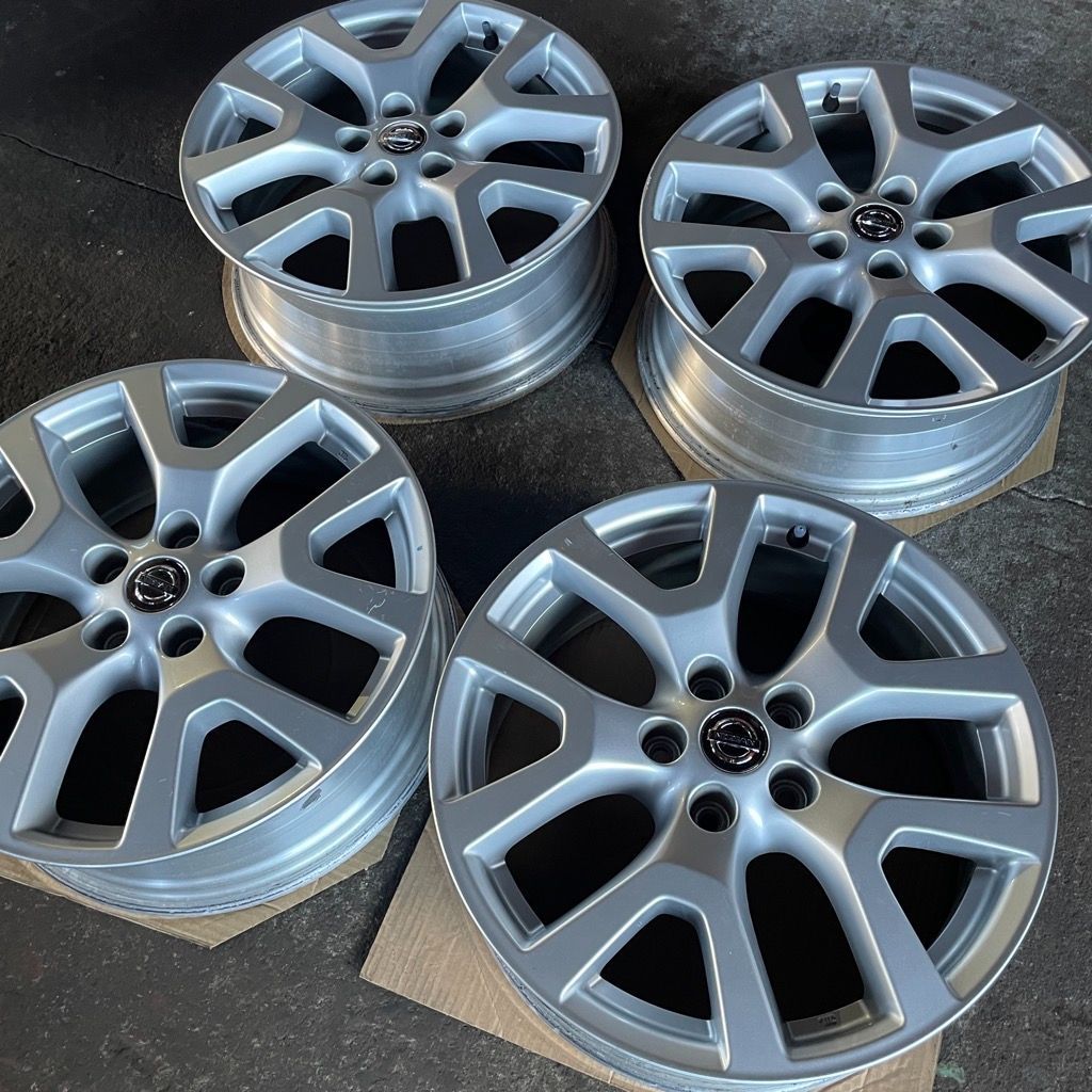 送料込み 日産エクストレイル NT31 18インチ純正アルミホイール 4本