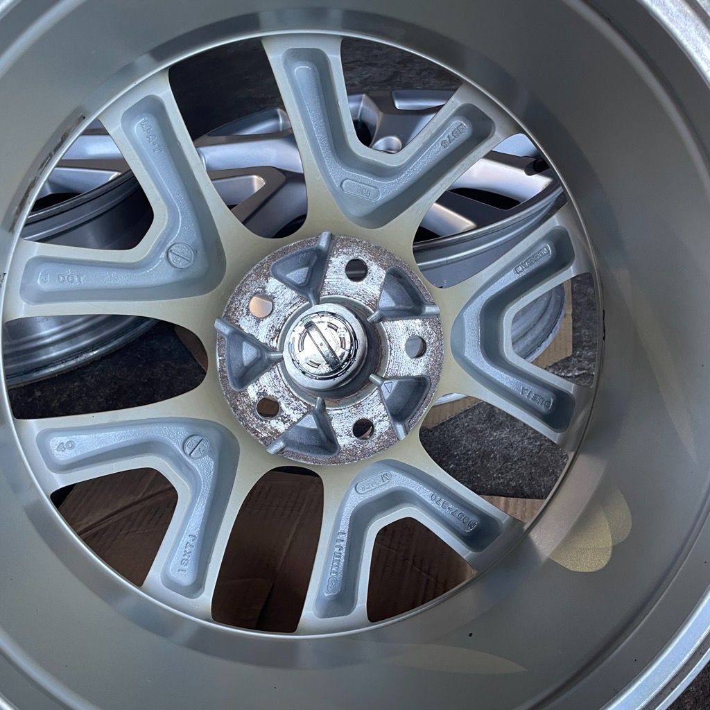 NT31 18インチ純正アルミホイール