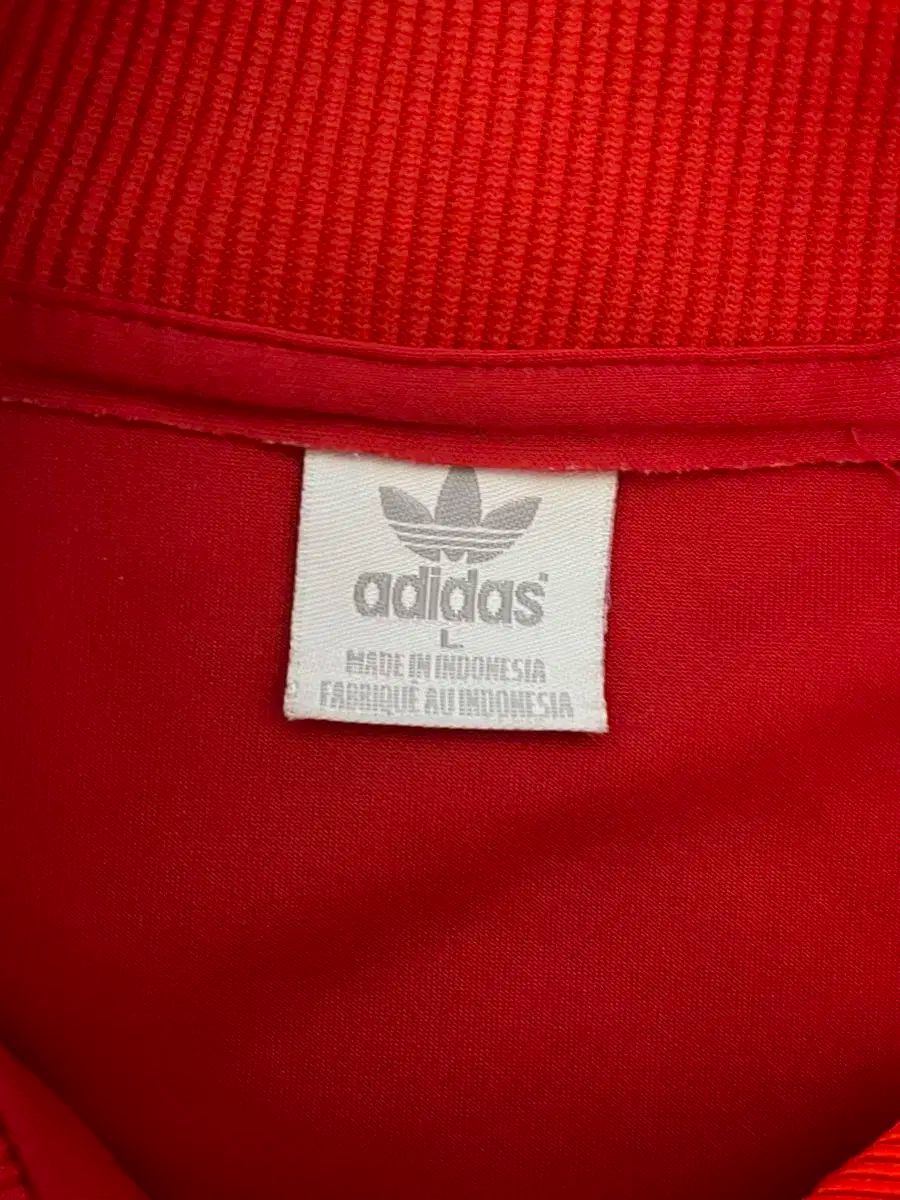 アディダス チェコ