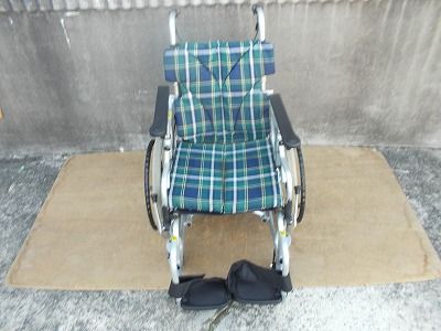 最新アイテムを多数掲載！ 送料無料 一部地域を除く カワムラサイクル ノーパンクタイヤ 自走式 六輪車椅子 KAK18-40 こまわりくん TS-25-1029-08