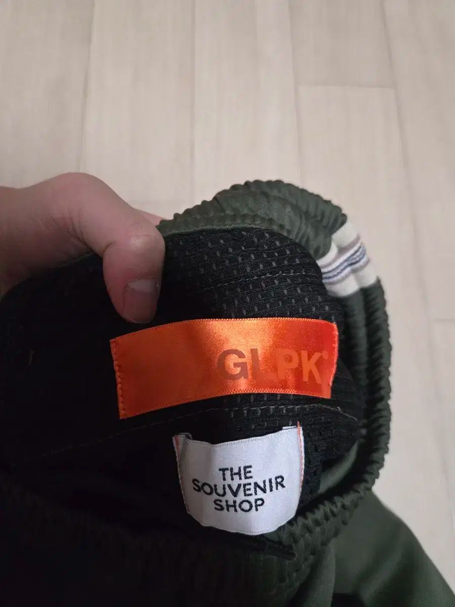 トレックパンツ