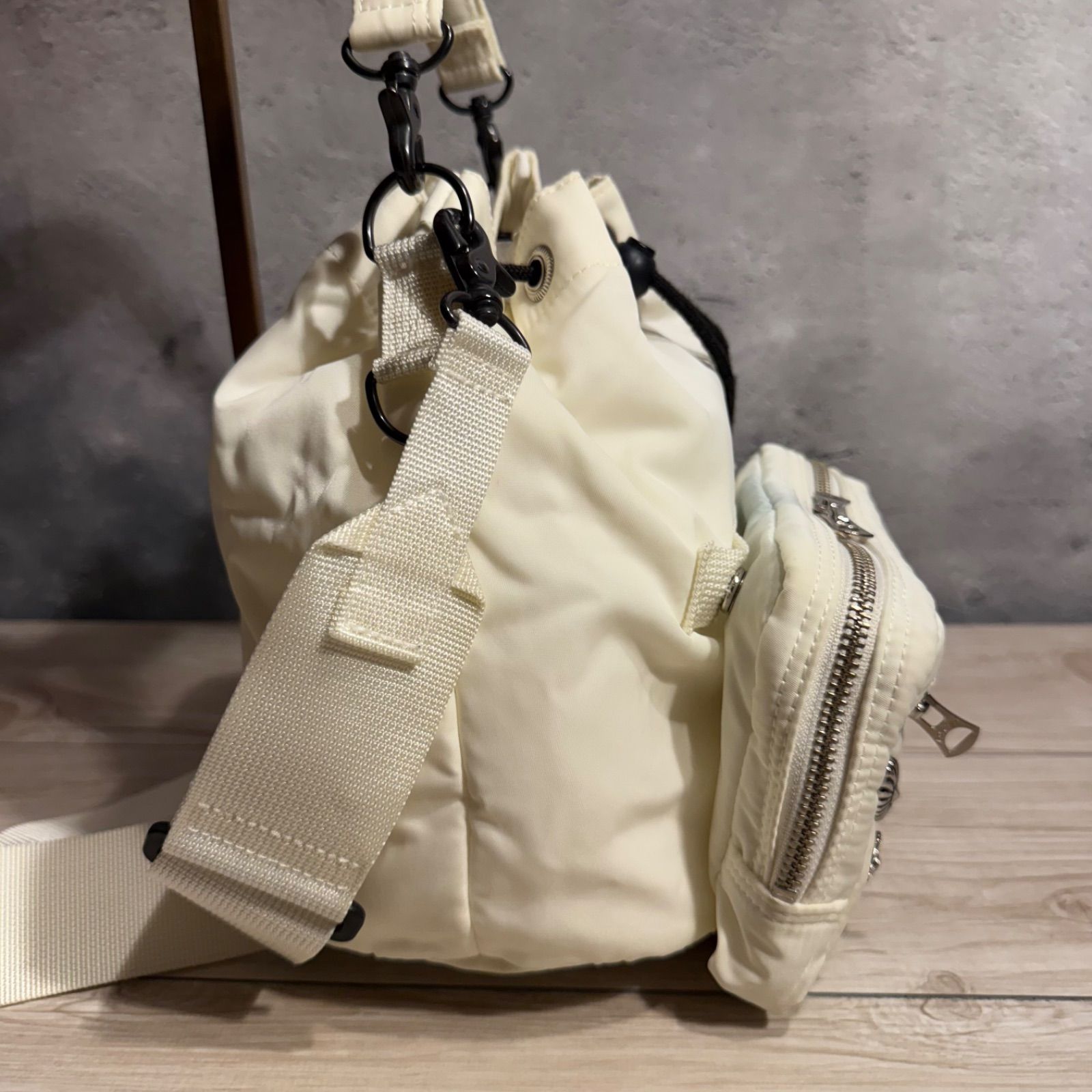 ✨PORTER×TOGA✨コラボ✨2WAY巾着バッグ✨ホワイト✨ - メルカリ ✨PORTER×TOGA✨コラボ✨2WAY巾着バッグ✨ホワイト✨ - メルカリ