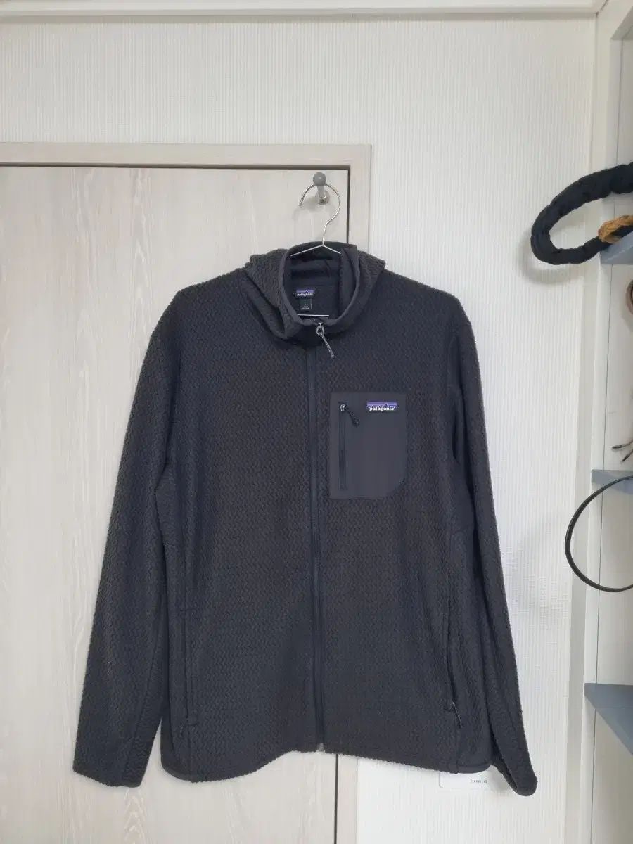 L パタゴニア R1 24FW ブラック